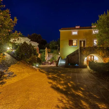 Amazing In With Kitchen Holiday home