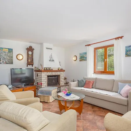 Holiday home Amazing In With Kitchen